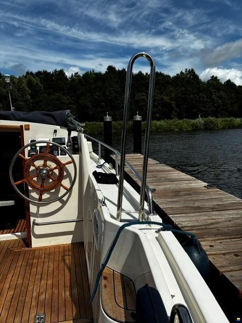 WeCo 825 Cabin