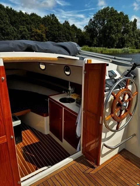 WeCo 825 Cabin