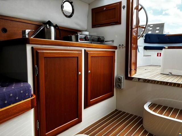 WeCo 825 Cabin