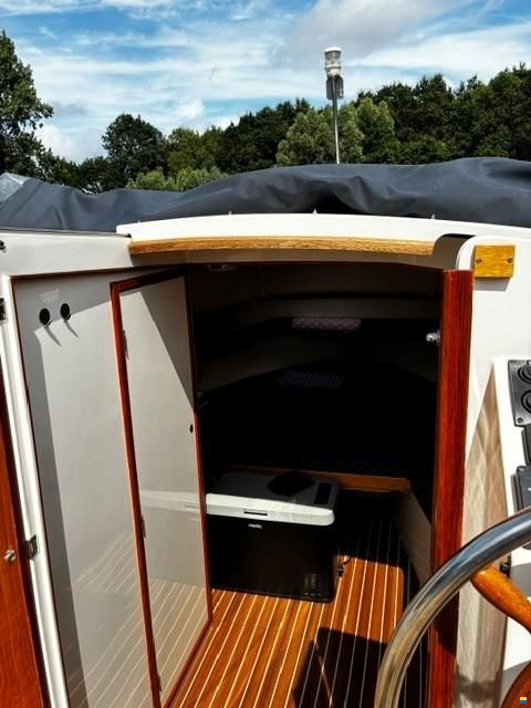 WeCo 825 Cabin