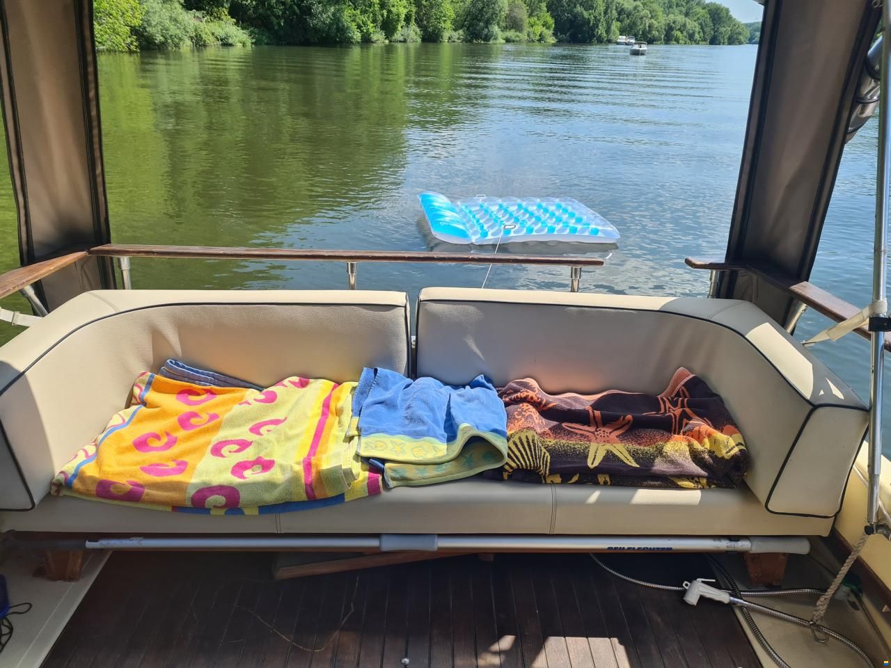 Sea Ray SRV 245 Sundancer