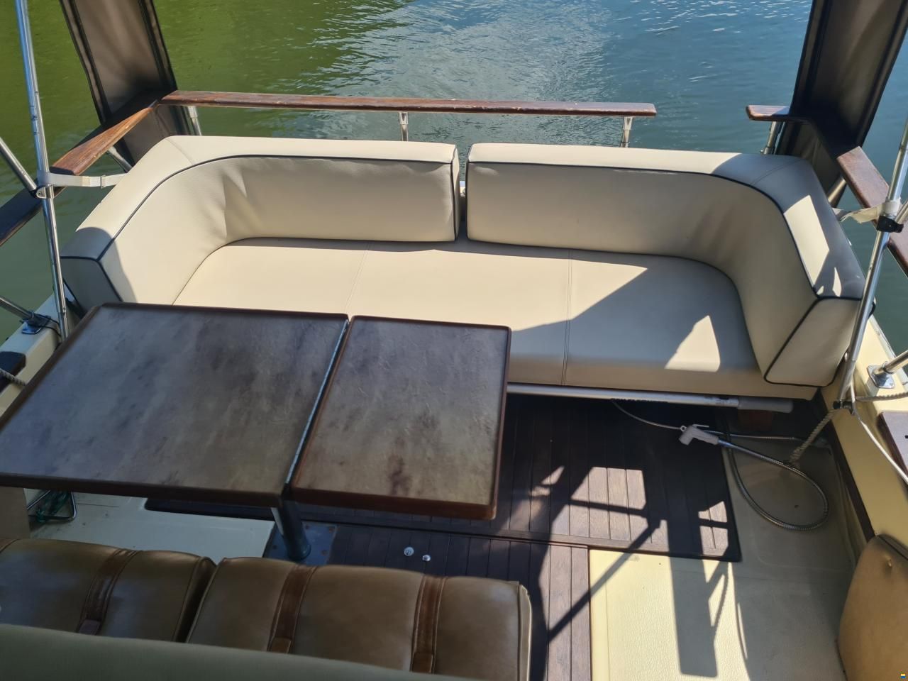 Sea Ray SRV 245 Sundancer