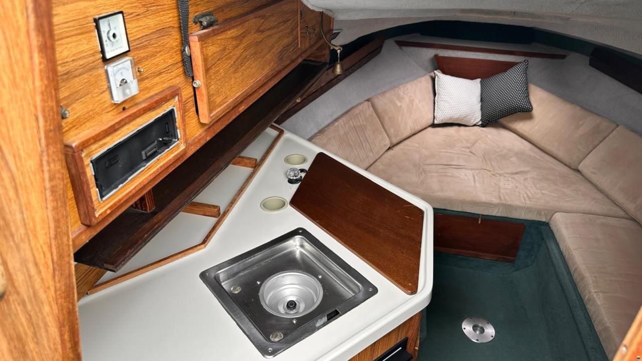 Sea Ray Seville 230