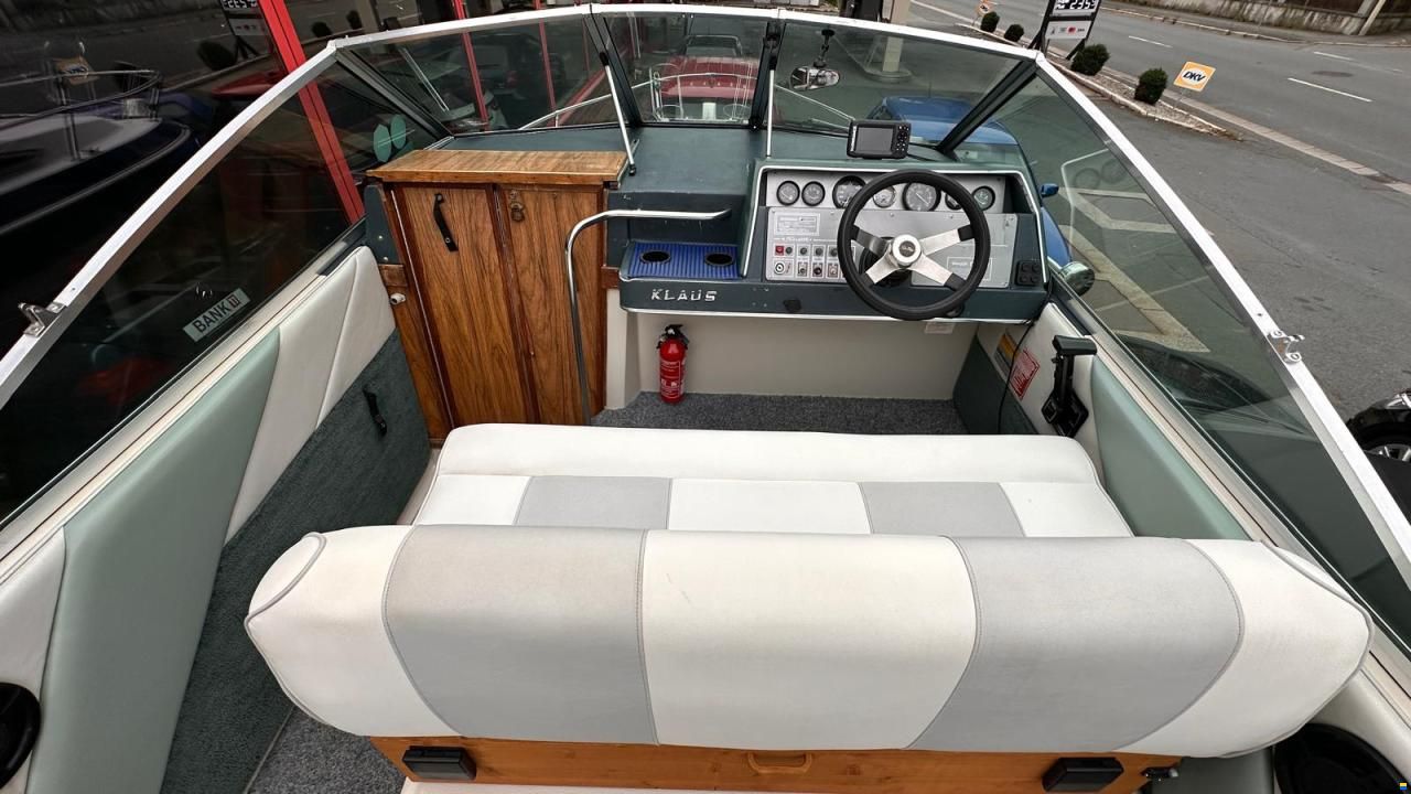 Sea Ray Seville 230