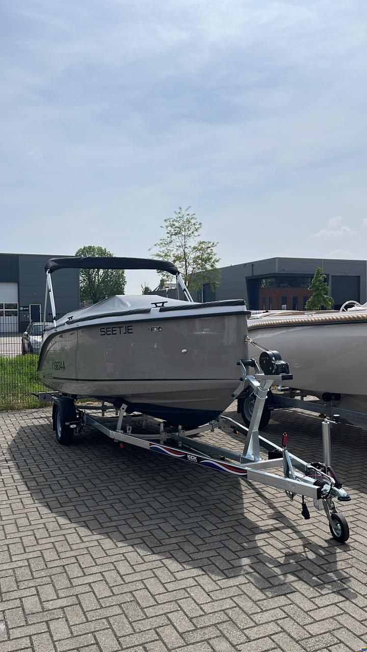 SilverYacht Silver 555