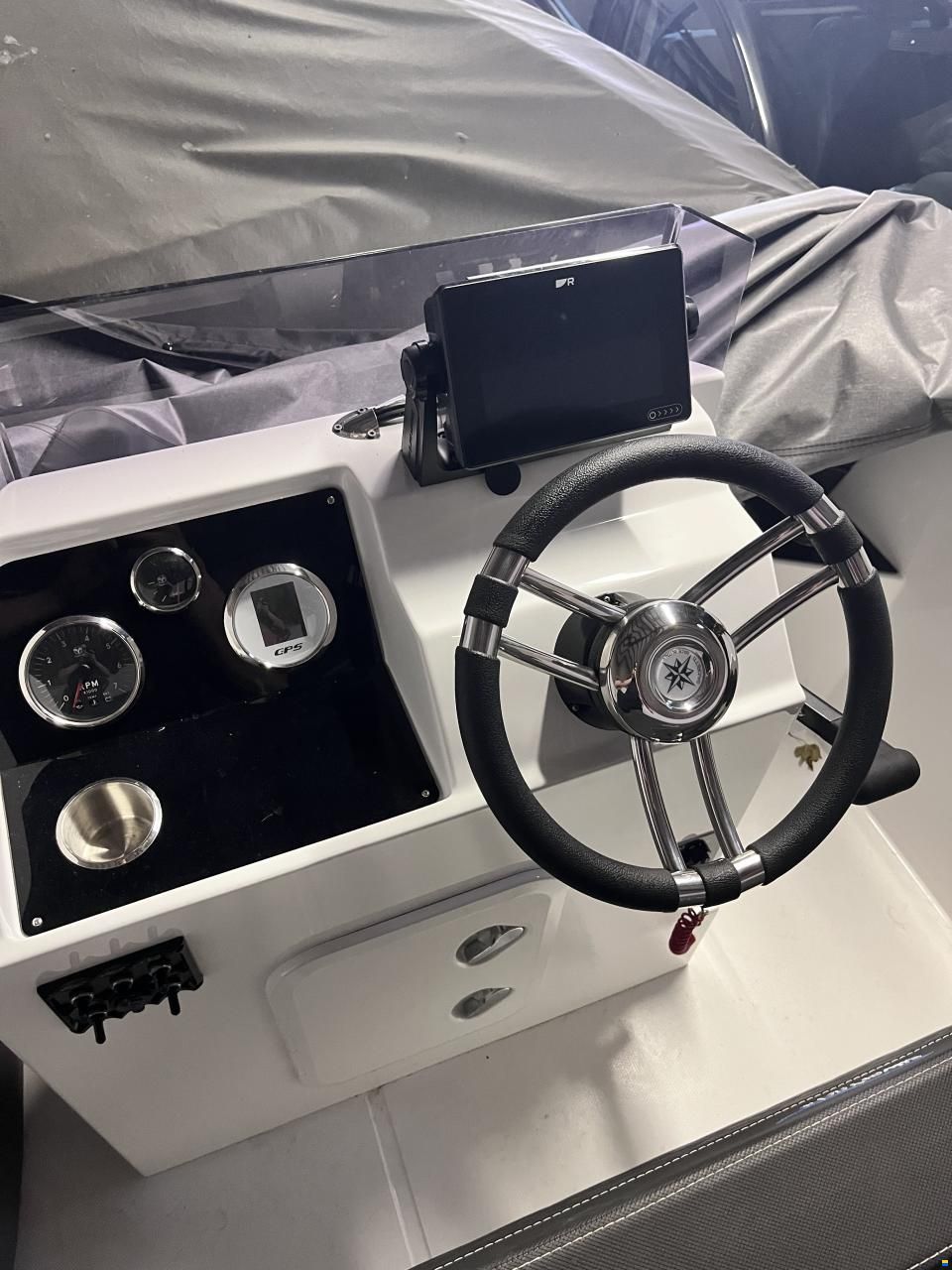 SilverYacht Silver 555