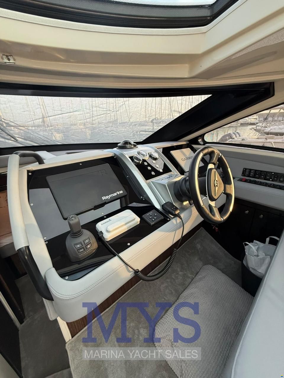 Marquis 420 Sport Coupe