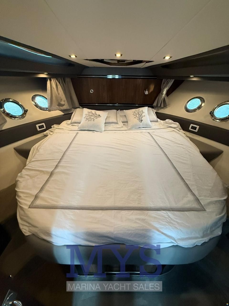 Marquis 420 Sport Coupe