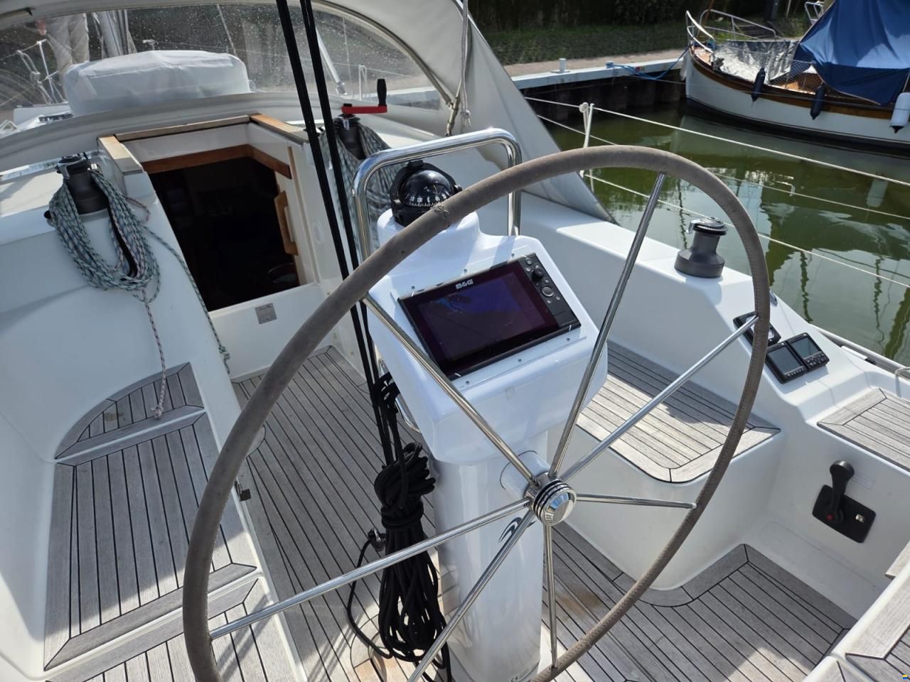 Hanse 325