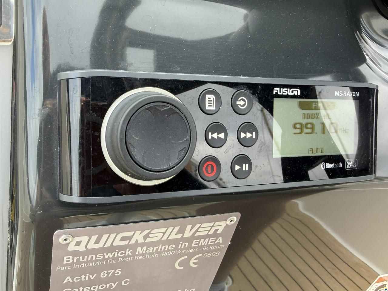 Quicksilver Active 675 Open
