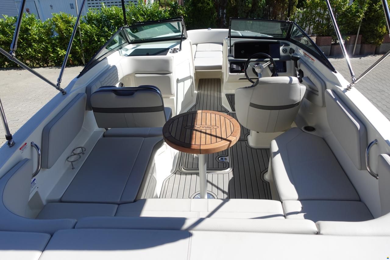 Sea Ray SPXE 210 & Trailer (1. Hand)