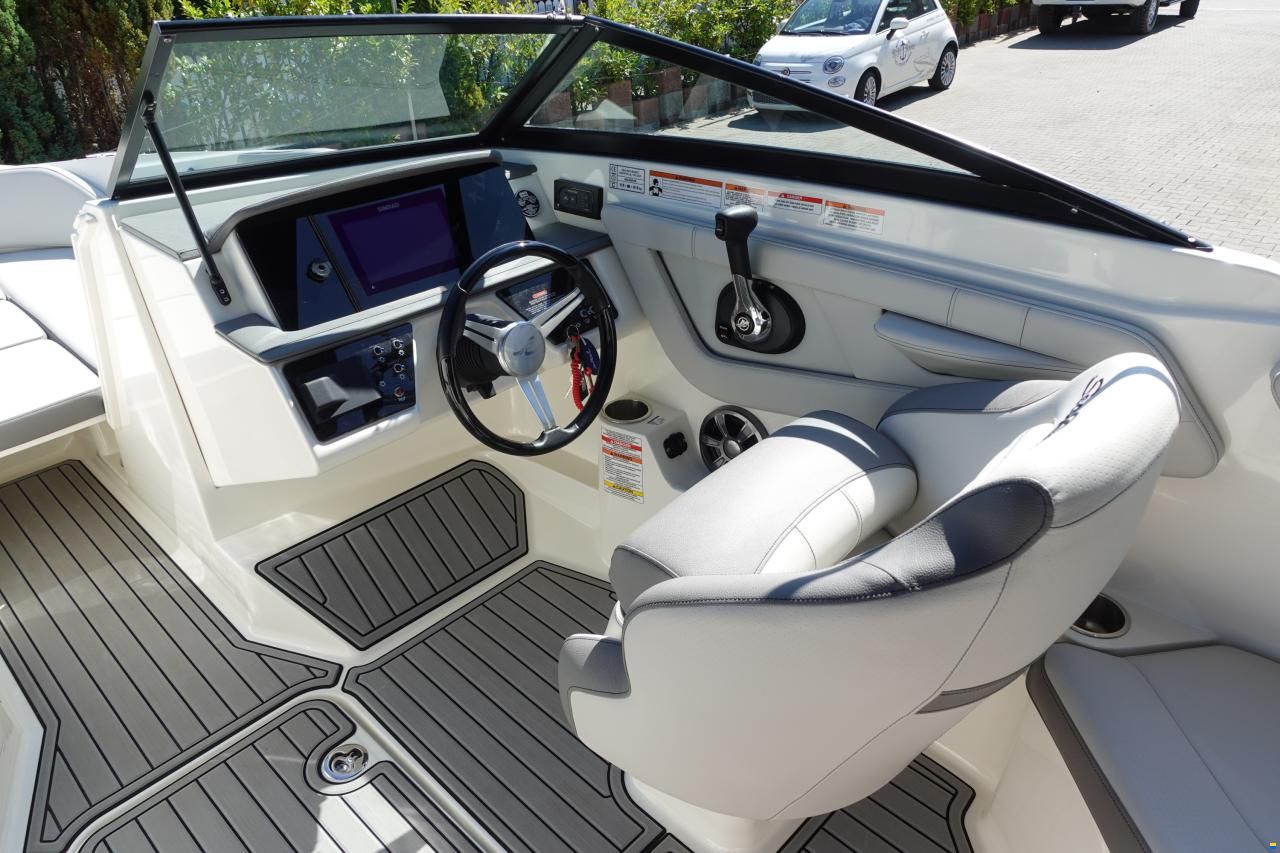 Sea Ray SPXE 210 & Trailer (1. Hand)