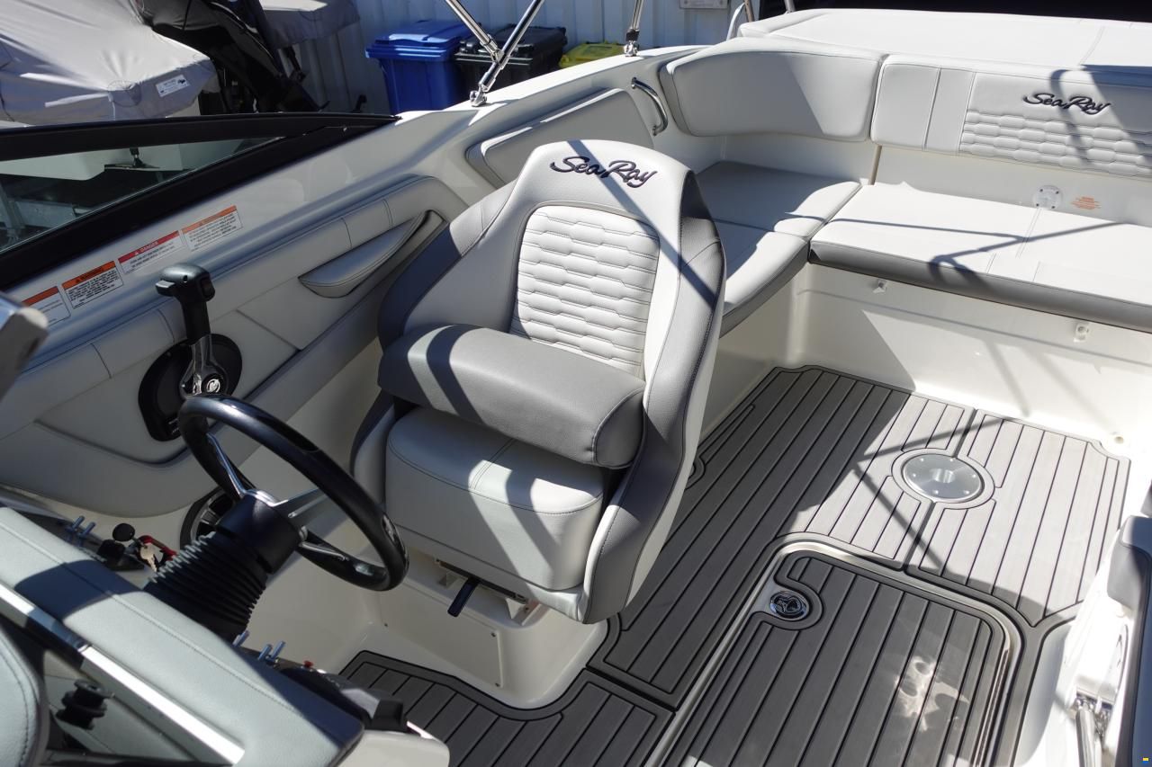 Sea Ray SPXE 210 & Trailer (1. Hand)