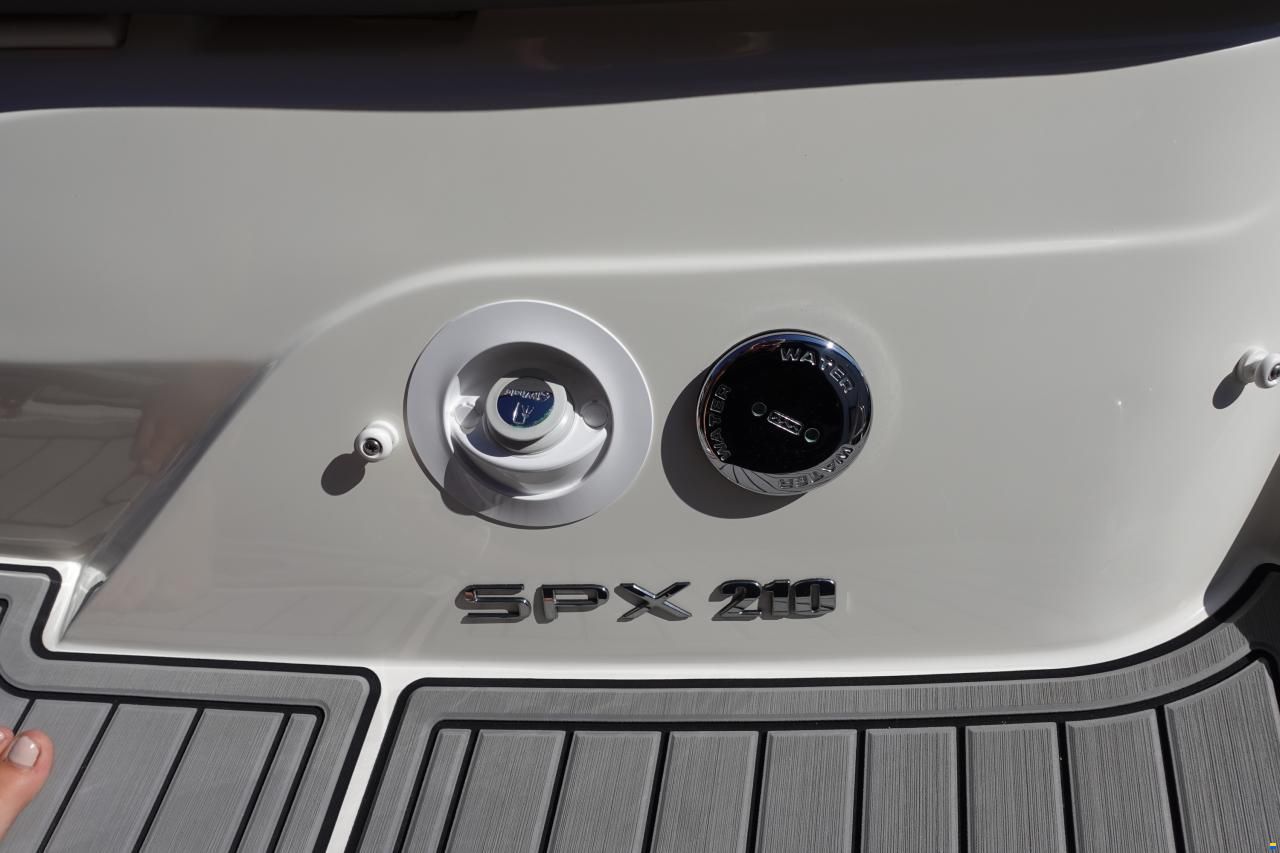 Sea Ray SPXE 210 & Trailer (1. Hand)