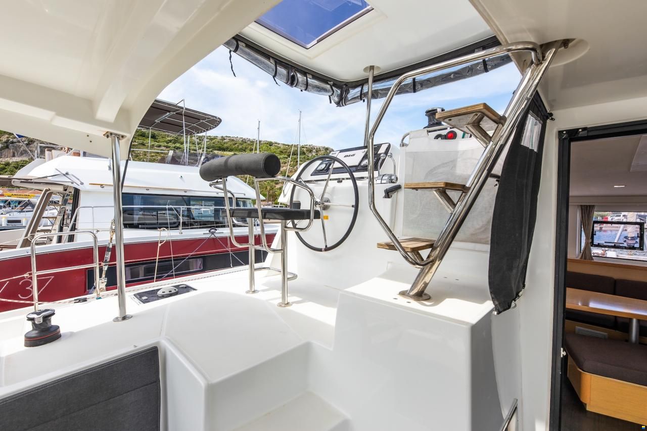 Lagoon 42, 4+2