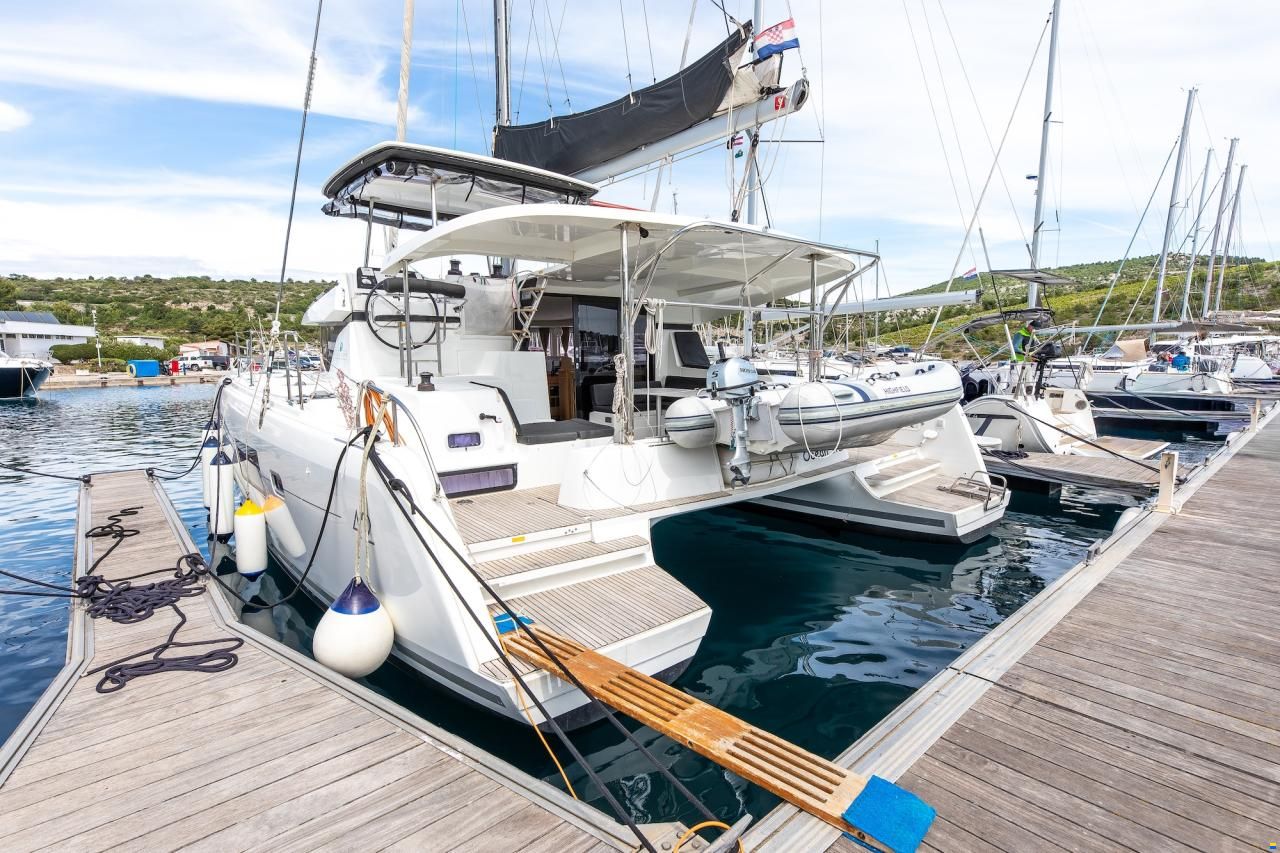 Lagoon 42, 4+2