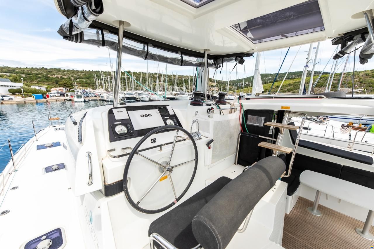 Lagoon 42, 4+2