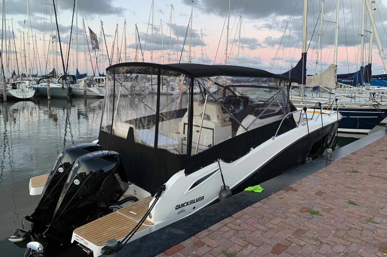 Quicksilver 875 Sundeck