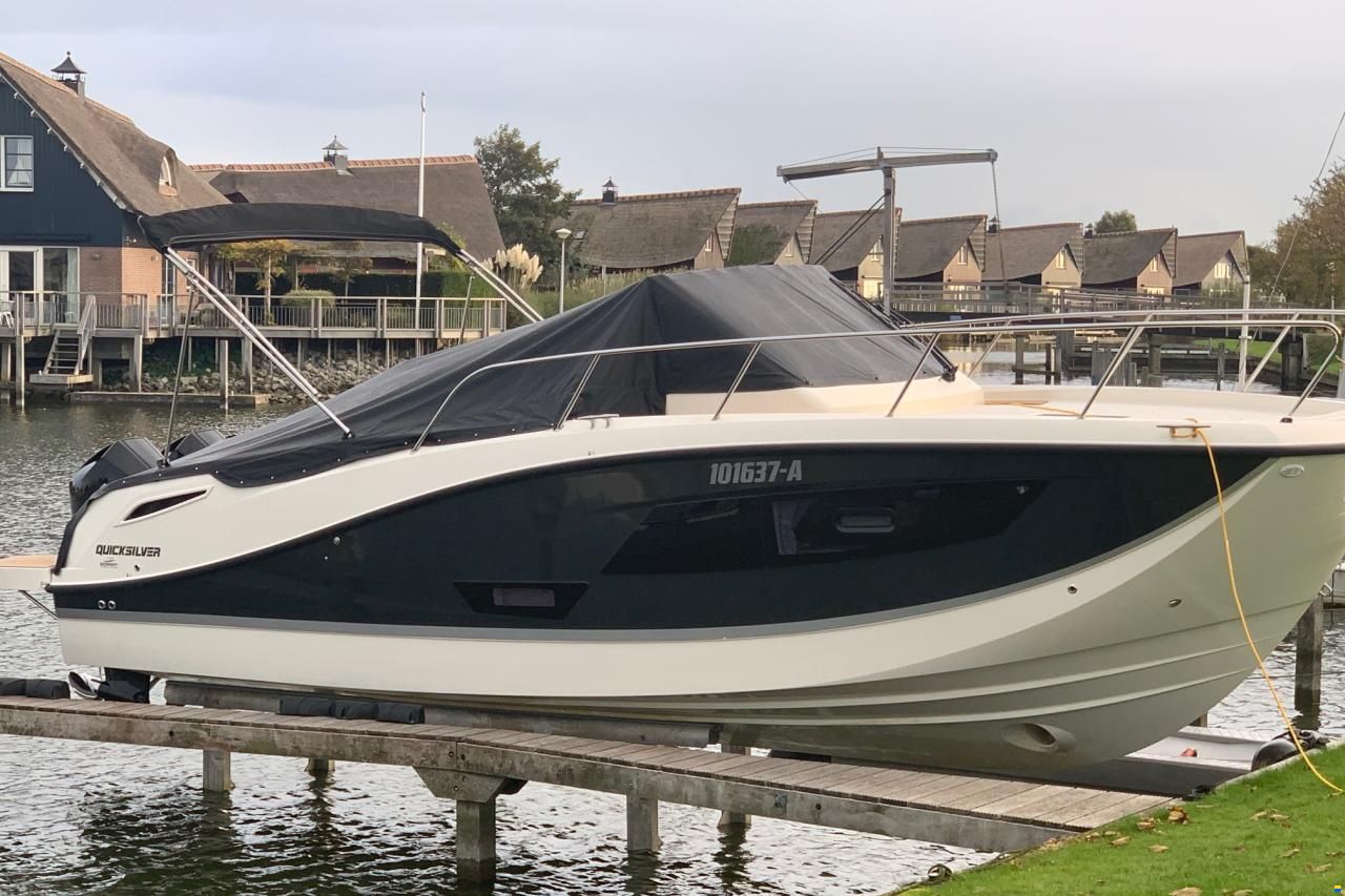 Quicksilver 875 Sundeck