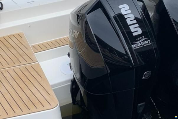 Quicksilver 875 Sundeck