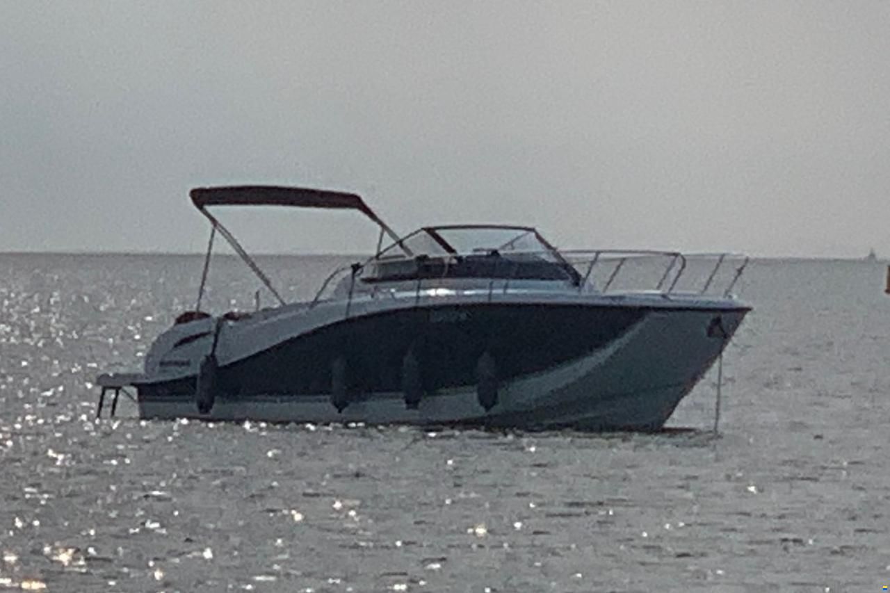 Quicksilver 875 Sundeck