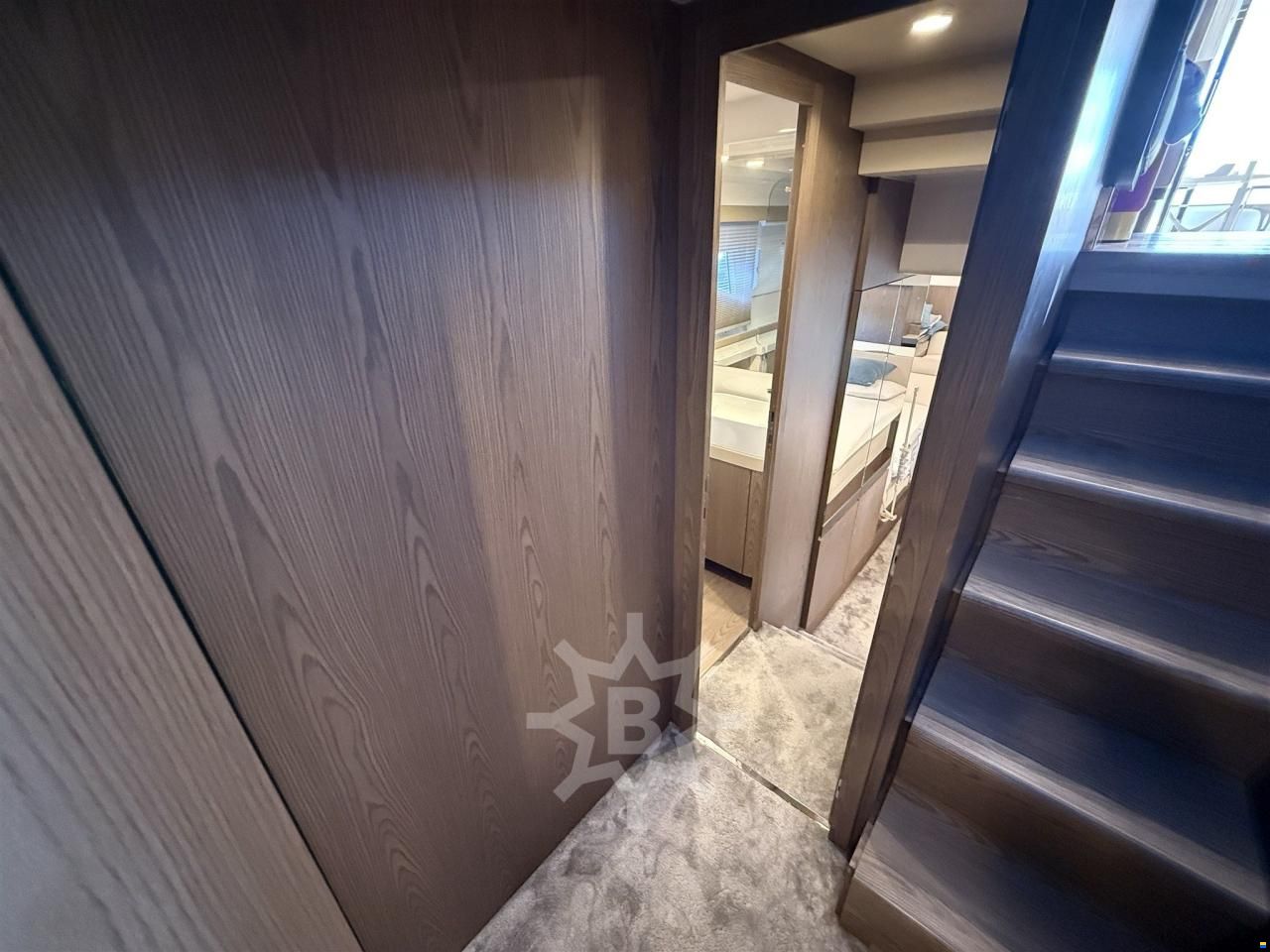 Ferretti 550