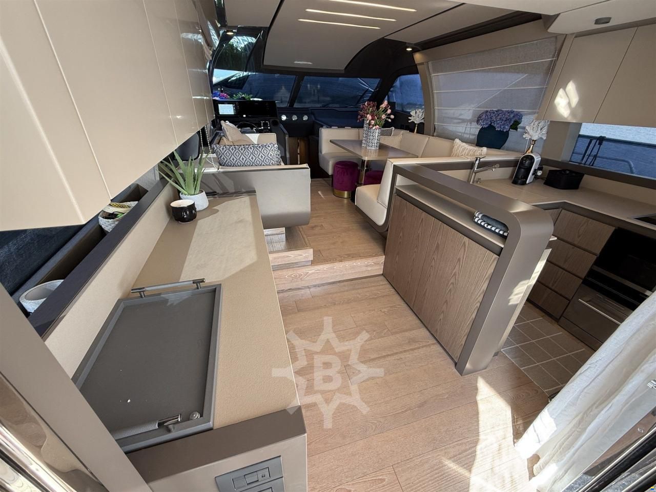 Ferretti 550