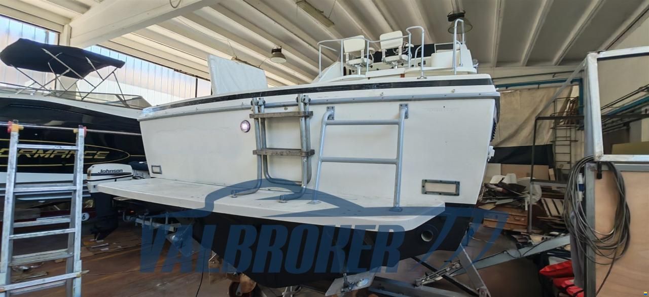 Bertram Yacht 28 Fly