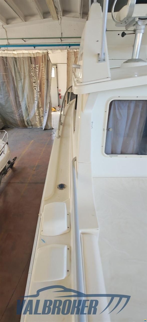 Bertram Yacht 28 Fly