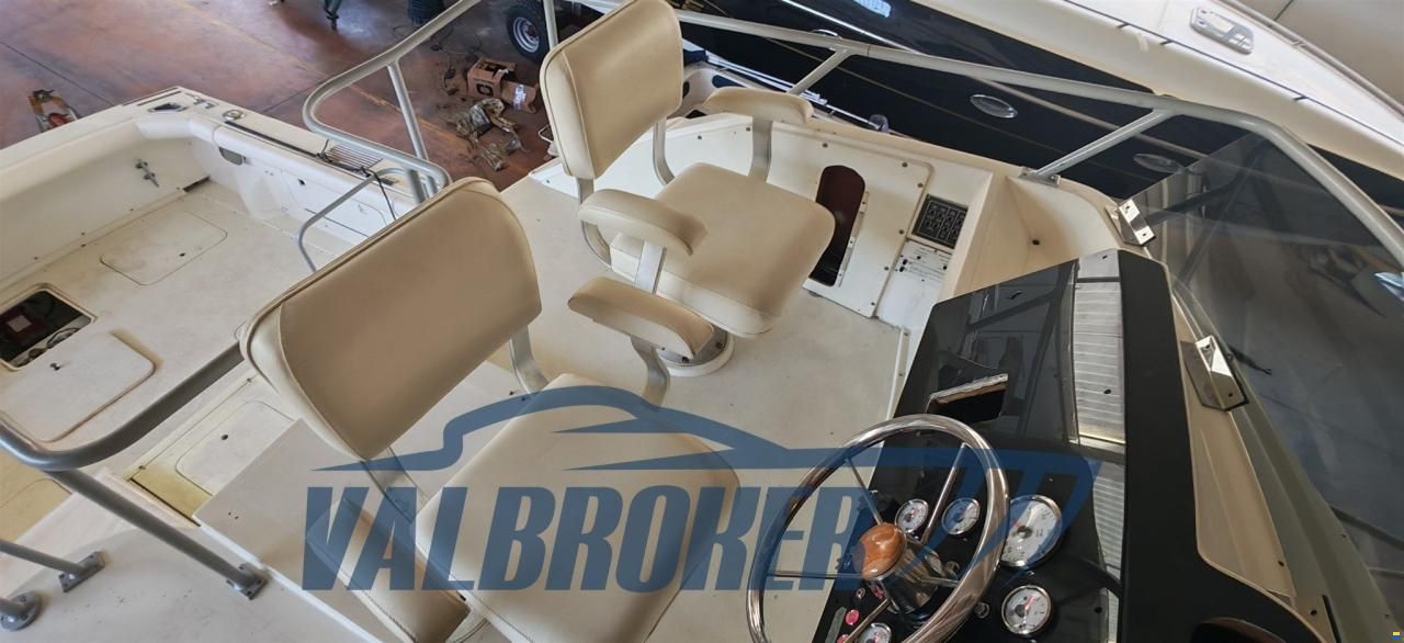 Bertram Yacht 28 Fly