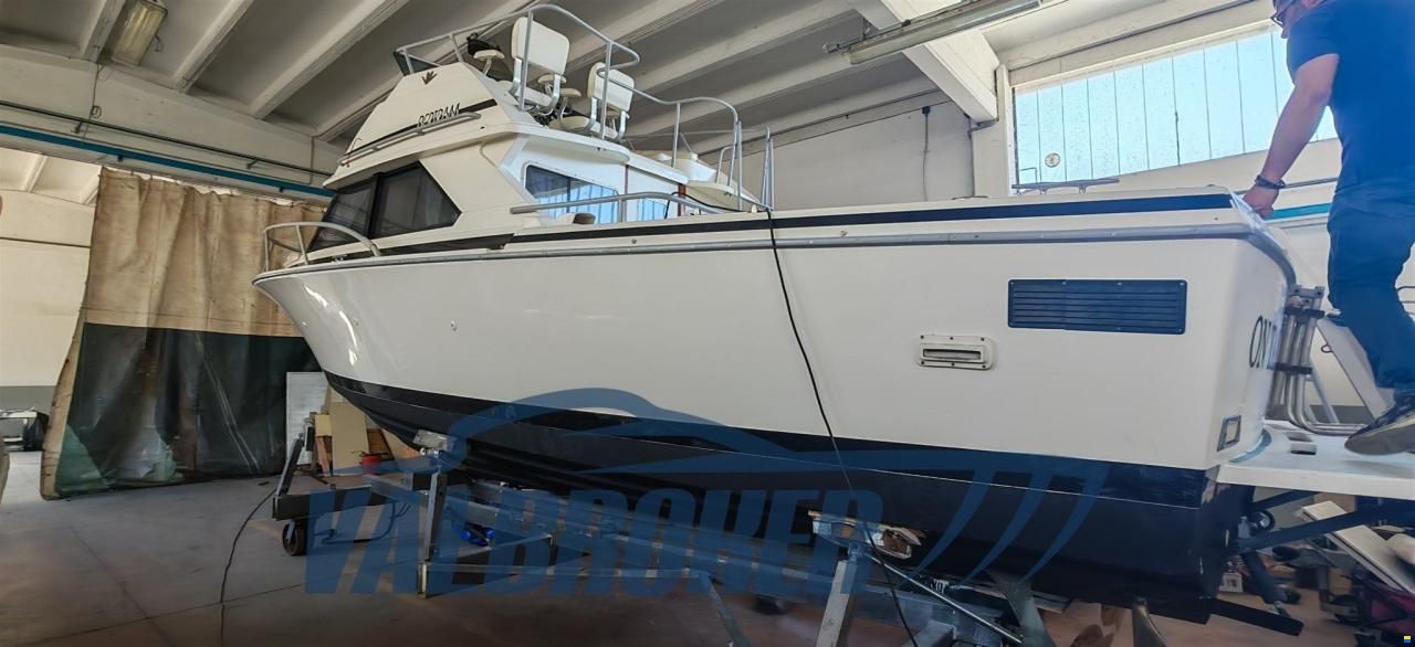 Bertram Yacht 28 Fly