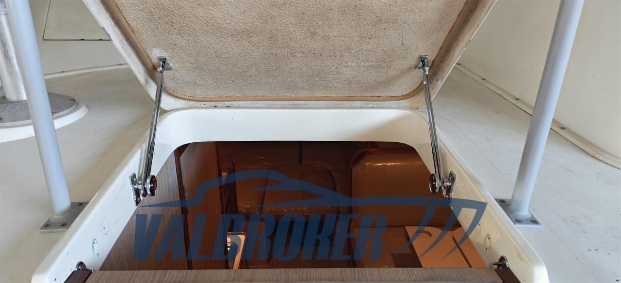 Bertram Yacht 28 Fly