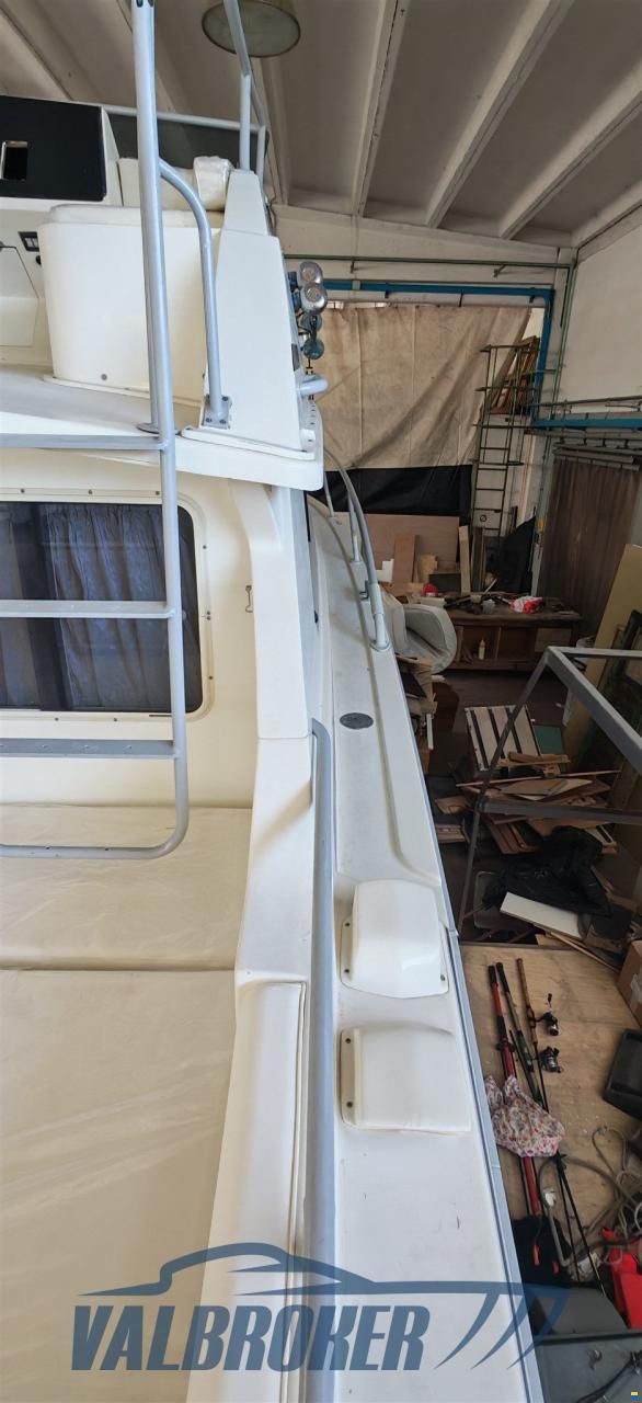 Bertram Yacht 28 Fly