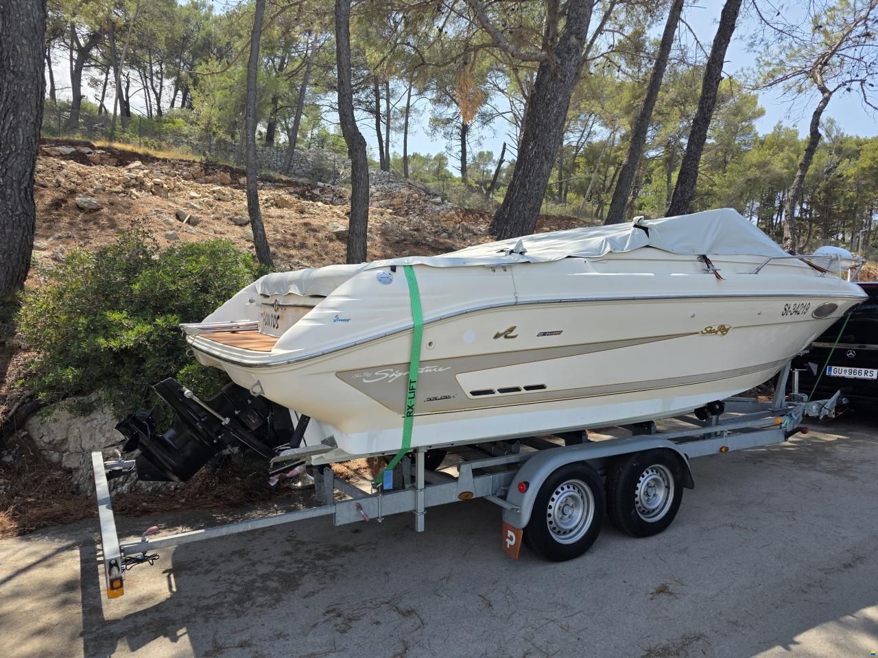 Sea Ray 230 Overnighter Select