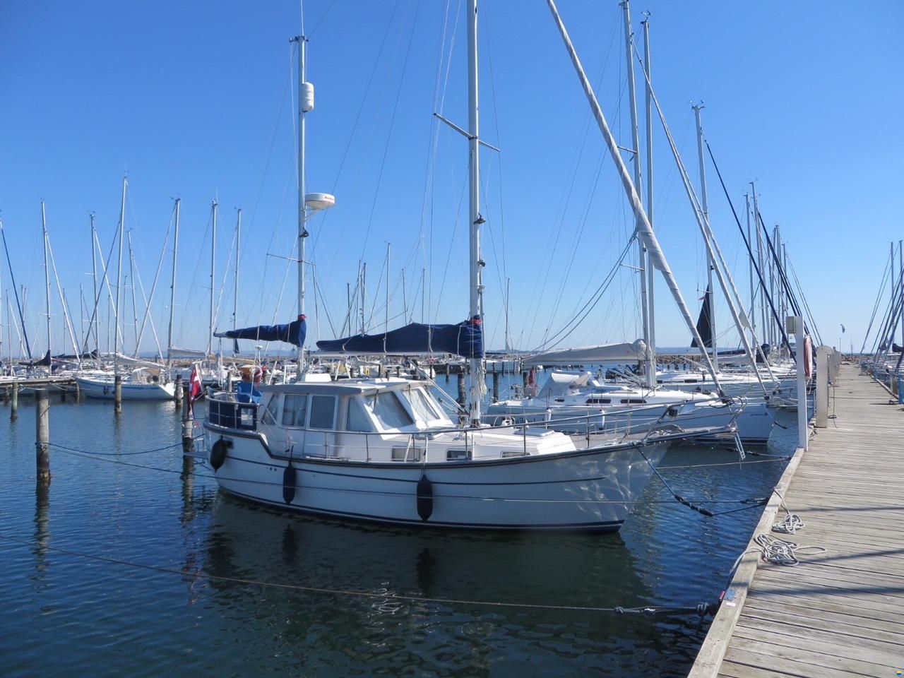 Nauticat 33