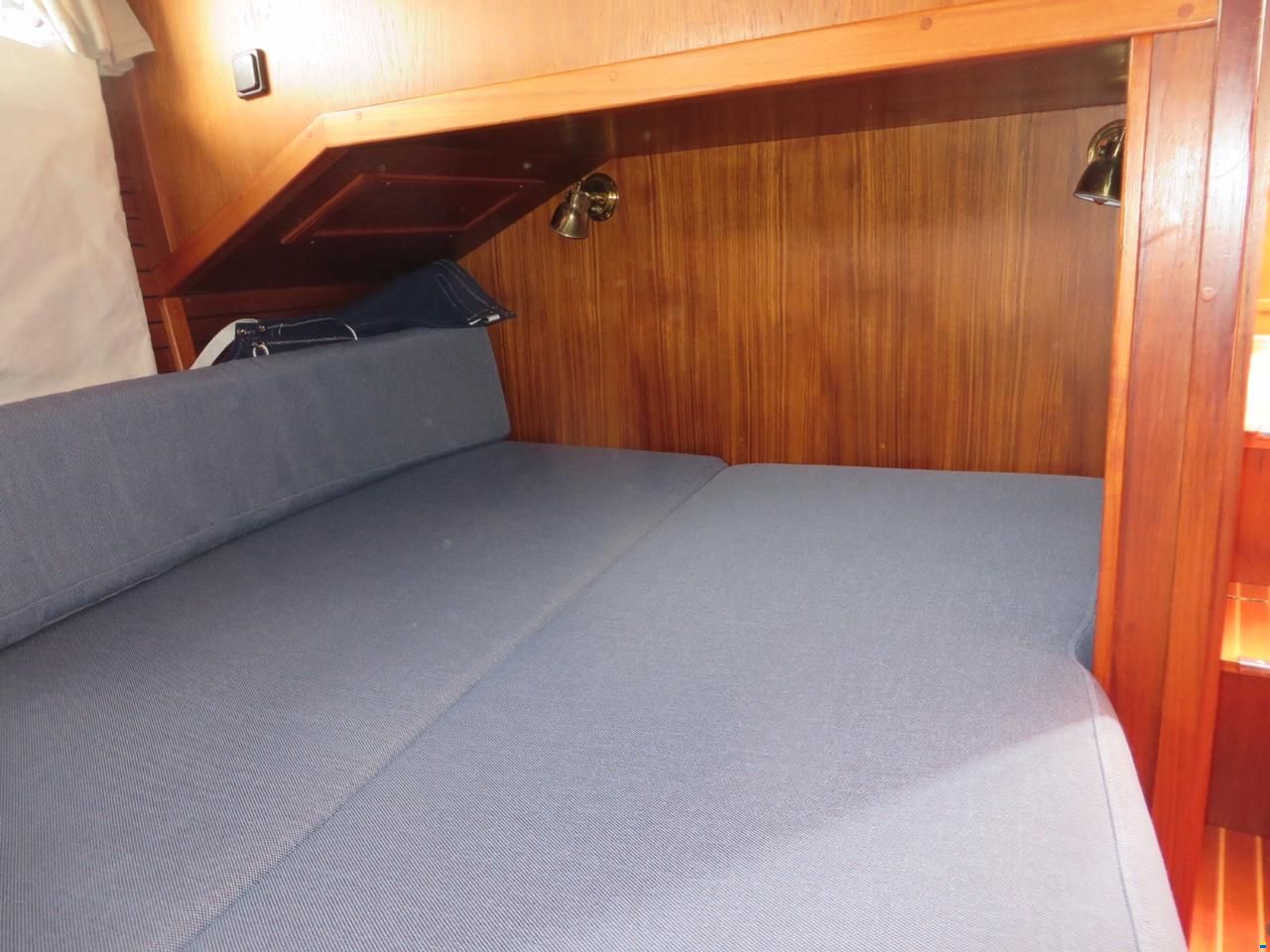 Nauticat 33