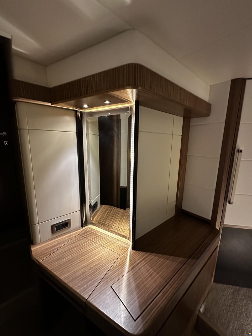 Absolute Navetta 52