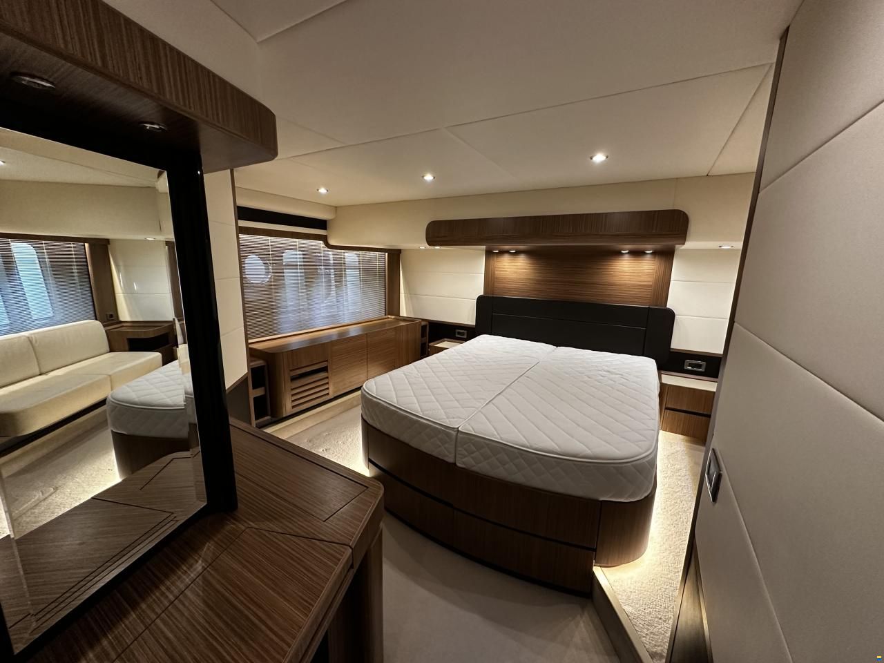 Absolute Navetta 52
