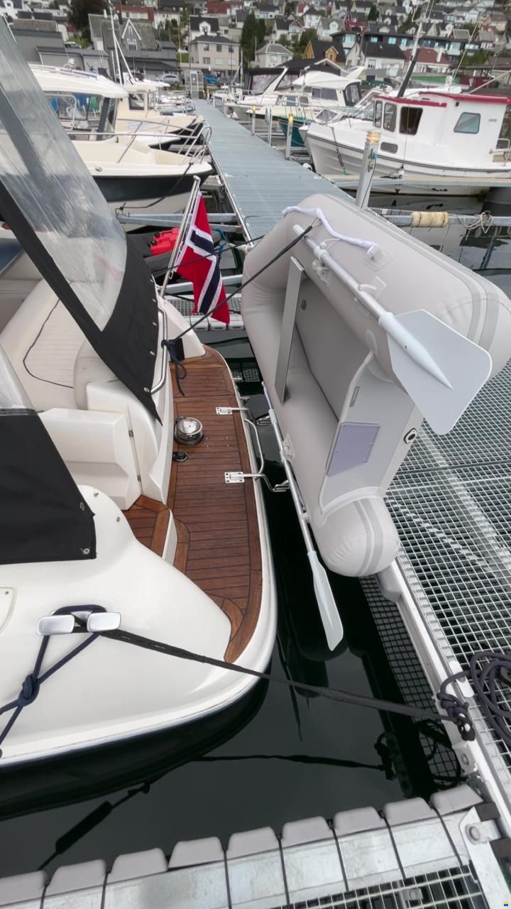 Sealine Sportcruiser 28