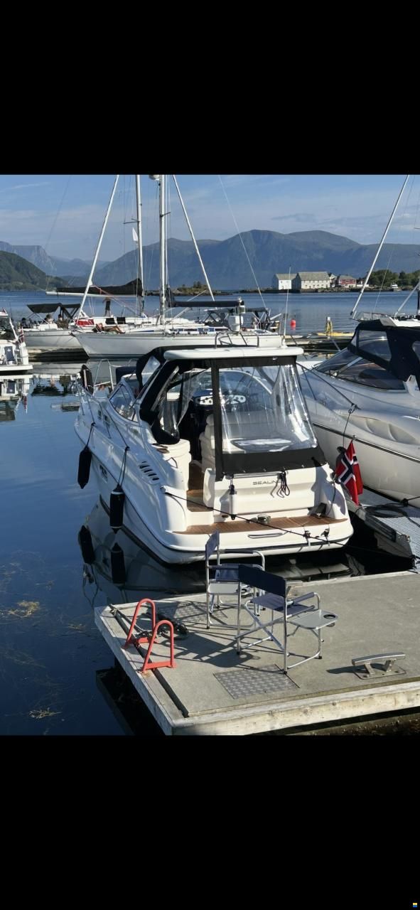 Sealine Sportcruiser 28