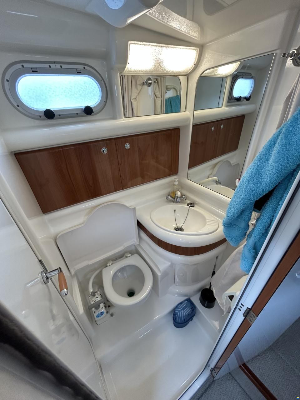 Sealine Sportcruiser 28