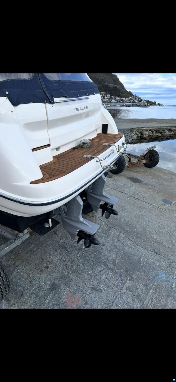 Sealine Sportcruiser 28