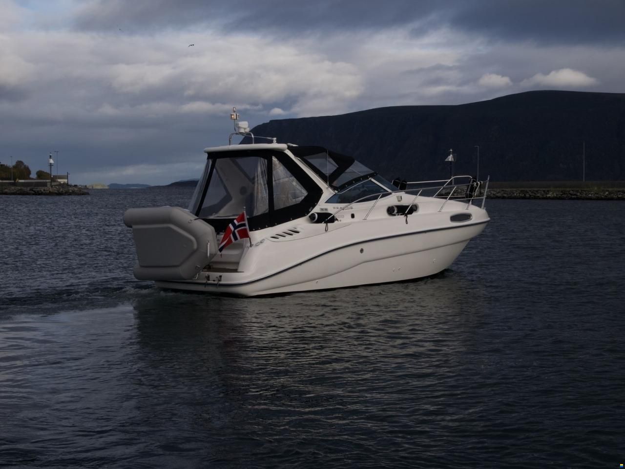 Sealine Sportcruiser 28