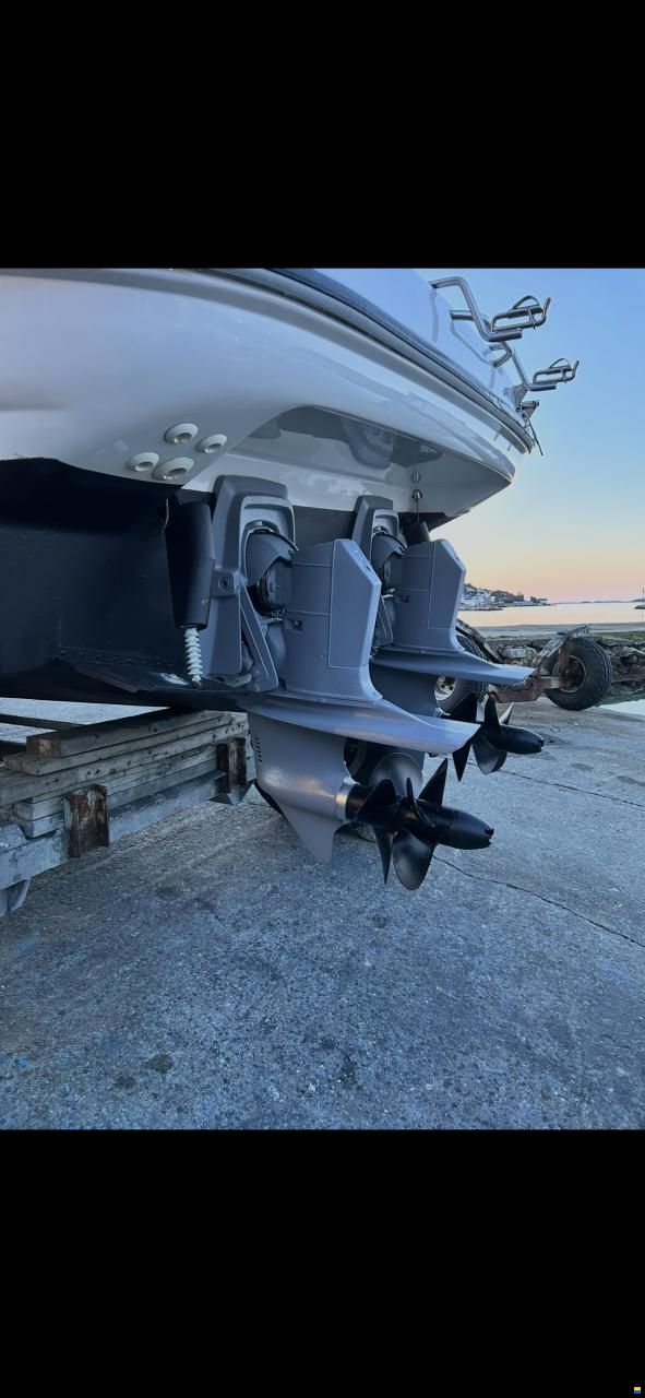 Sealine Sportcruiser 28
