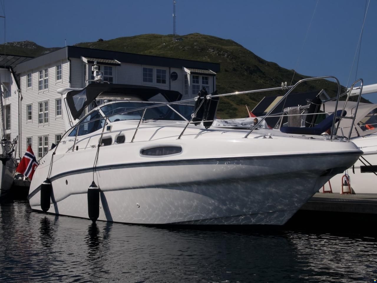 Sealine Sportcruiser 28