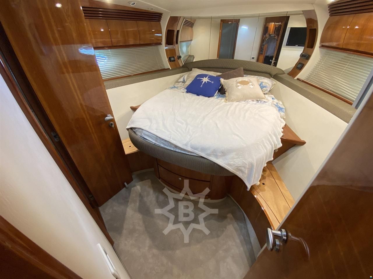 Pershing 54'