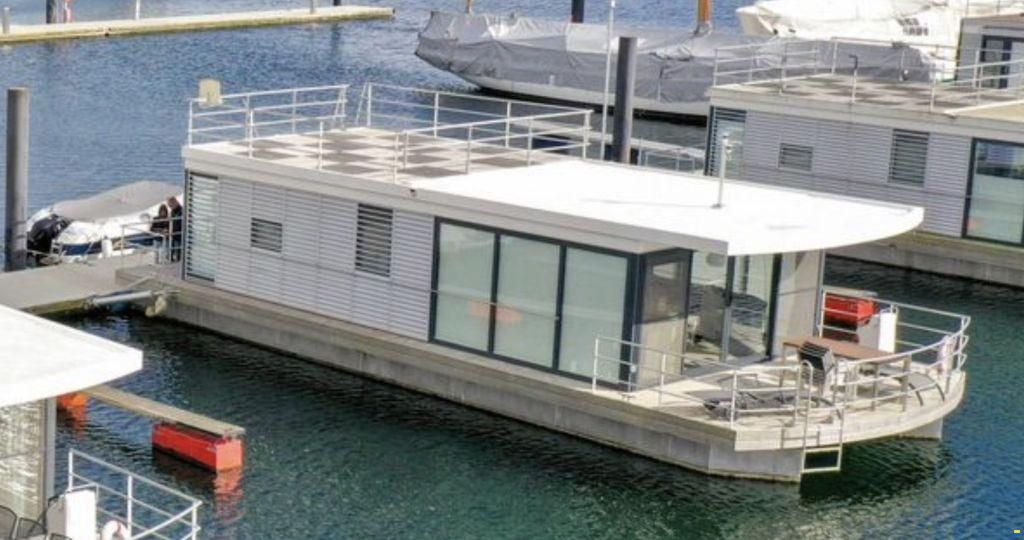Floating 44-2