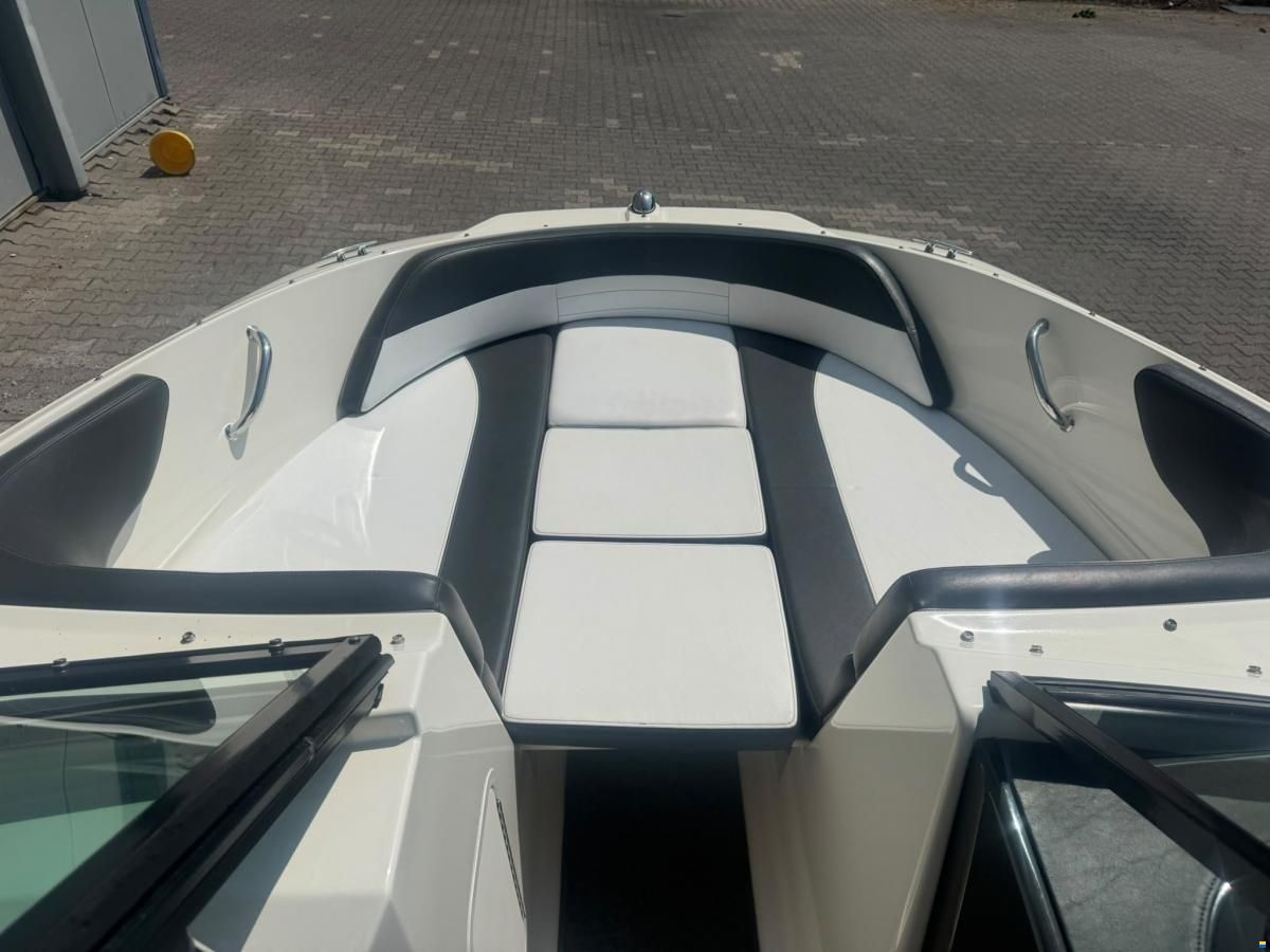 Sea Ray 190 SPX Bowrider