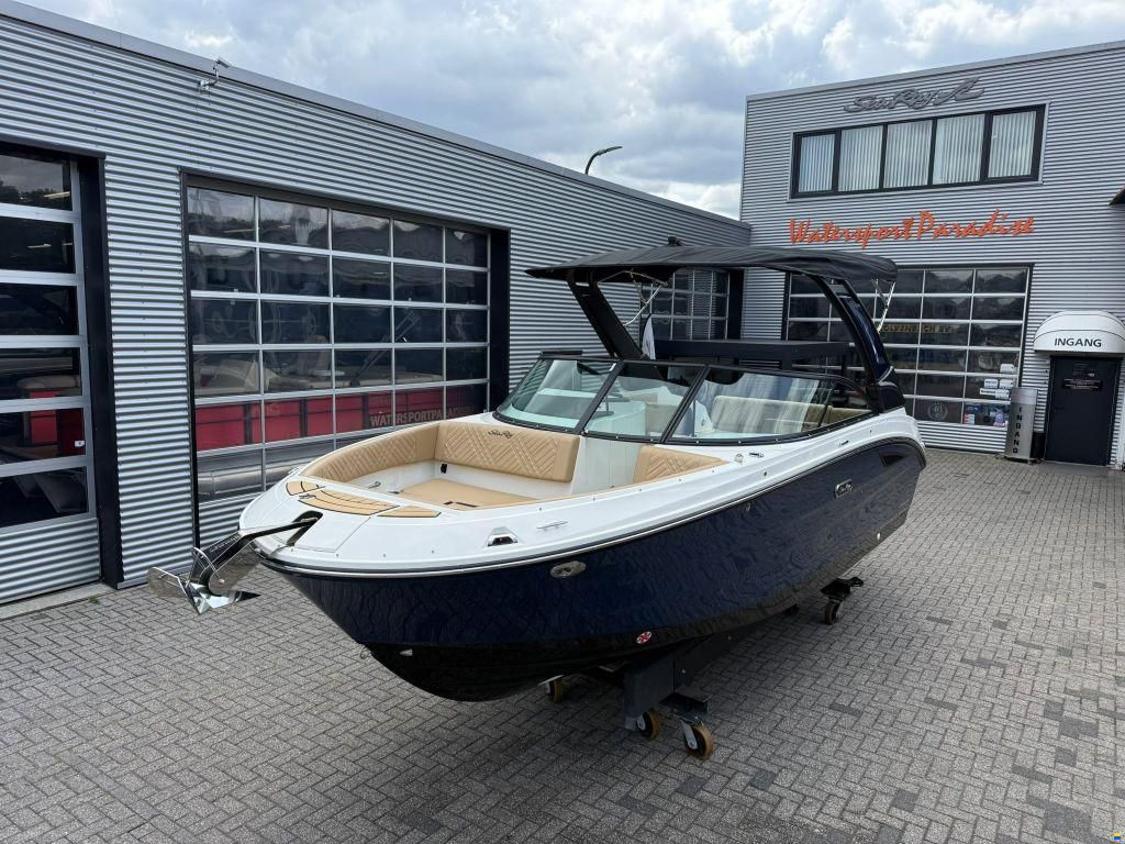 Sea Ray SDX 230