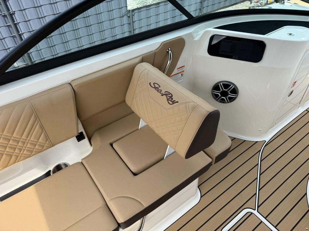 Sea Ray SDX 230